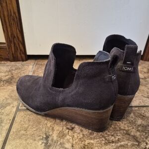 TOMS Women's Black Suede Wedge Booties